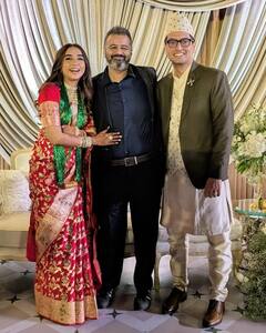 लाल बनारसी साड़ी, मांग में सिंदूर... शादी के बाद प्राजक्ता कोली का फर्स्ट लुक, सामने आईं इनसाइड फोटोज