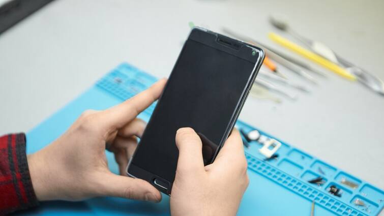 Refurbished smartphone sales grew in 2024 with apple at its top position ग्लोबल रीफर्बिश्ड स्मार्टफोन की बिक्री में 5 प्रतिशत का उछाल, ऐपल ने दिखाया दम, Samsung भी पीछे नहीं