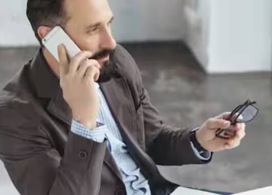 ਜੇਕਰ ਤੁਸੀਂ ਕਿਸੇ ਦੀ ਲਾਈਵ ਲੋਕੇਸ਼ਨ ਜਾਣਨਾ ਚਾਹੁੰਦੇ ਹੋ ਤਾਂ WhatsApp ਦਾ ਲਾਈਵ ਲੋਕੇਸ਼ਨ ਫੀਚਰ ਤੁਹਾਡੀ ਮਦਦ ਕਰ ਸਕਦਾ ਹੈ। ਇਸ ਰਾਹੀਂ, ਦੂਜਾ ਵਿਅਕਤੀ ਆਪਣੀ ਲੋਕੇਸ਼ਨ ਸਾਂਝੀ ਕਰੇਗਾ ਅਤੇ ਤੁਸੀਂ ਉਸਨੂੰ ਟਰੈਕ ਕਰ ਸਕਦੇ ਹੋ।