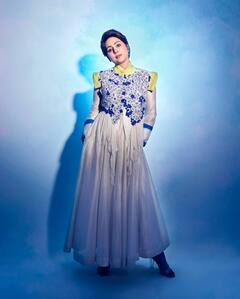 Hina Khan :ब्रेस्ट कॅन्सरशी झुंज देणाऱ्या हिना खानचा ग्लॅमरस अंदाज; पाहा नवं फोटोशूट!