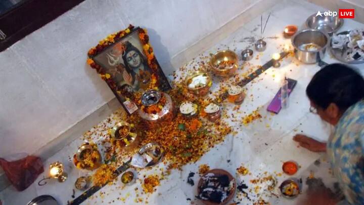 Worship in the temple is done on the day of Shivaratri, in which worship is done and darshan is done in a Shiva temple. The next day of Shivaratri is recognized in Kashmir