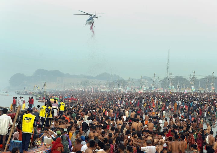 Religious belief is that a person who takes bath in Mahakumbh gets rid of all sins of this birth as well as all sins of previous birth and gets salvation after death.