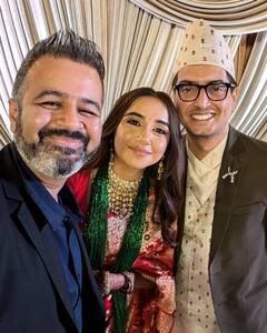 लाल बनारसी साड़ी, मांग में सिंदूर... शादी के बाद प्राजक्ता कोली का फर्स्ट लुक, सामने आईं इनसाइड फोटोज