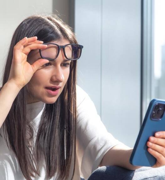 ਅਧਿਐਨ ‘ਚ 45 ਵਿਸ਼ਲੇਸ਼ਣ ਕੀਤੇ ਗਏ, ਜਿਸ ਵਿੱਚ 3,35,000 ਲੋਕ (ਬੱਚਿਆਂ ਤੋਂ ਲੈ ਕੇ ਯੁਵਾਂ ਅਤੇ ਬਜ਼ੁਰਗ ਤਕ) ਸ਼ਾਮਲ ਸਨ। ਨਤੀਜੇ ਵਿਚਕਾਰ ਇਹ ਸਾਹਮਣੇ ਆਇਆ ਕਿ ਅਧਿਕਤਰ ਲੋਕਾਂ ਵਿੱਚ ਦ੍ਰਿਸ਼ਟੀ ਦੋਸ਼ ਦਾ ਮੁੱਖ ਕਾਰਣ ਸਮਾਰਟਫੋਨ ਜਾਂ ਲੈਪਟਾਪ ‘ਤੇ ਵਧੇਰੇ ਸਮਾਂ ਬਿਤਾਉਣਾ ਹੀ ਹੈ।