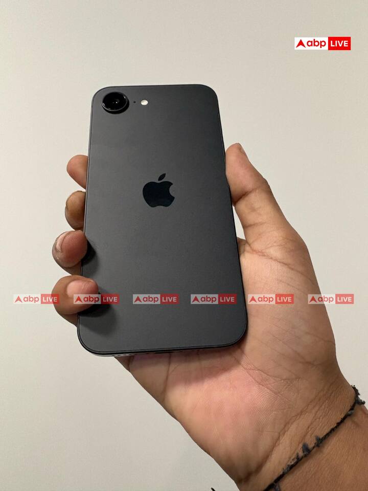यह डिवाइस Apple के A18 चिपसेट से लैस है जो पिछली जनरेशन के मुकाबले बेहतर परफॉर्मेंस देता है. इसमें 6-कोर CPU है जिसे Apple ने A13 Bionic की तुलना में 80% तक तेज बताया है.