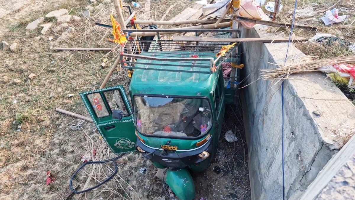 आरा में भीषण सड़क हादसा, 4 की मौत, गुप्ता धाम से मुंडन कराकर लौट रहे थे लोग