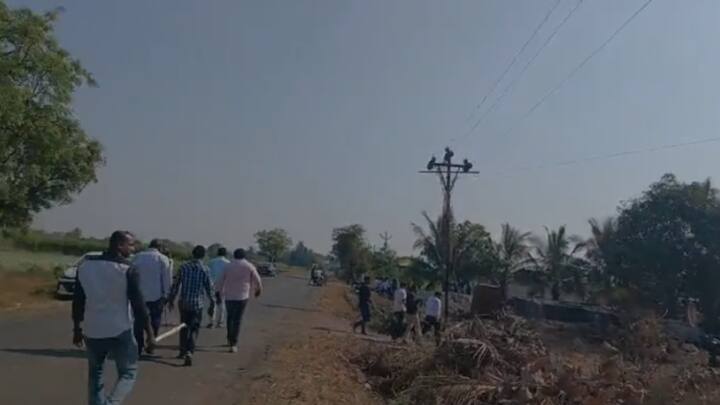 48 तासापासून पोलिसांकडून आरोपी दत्तात्रय गाडेचा शोध सुरू आहे. बलात्कार केल्यानंतर आरोपी गाडे थेट जन्मगाव असलेल्या गुणाट गाव परिसरात आल्याची माहिती आहे.