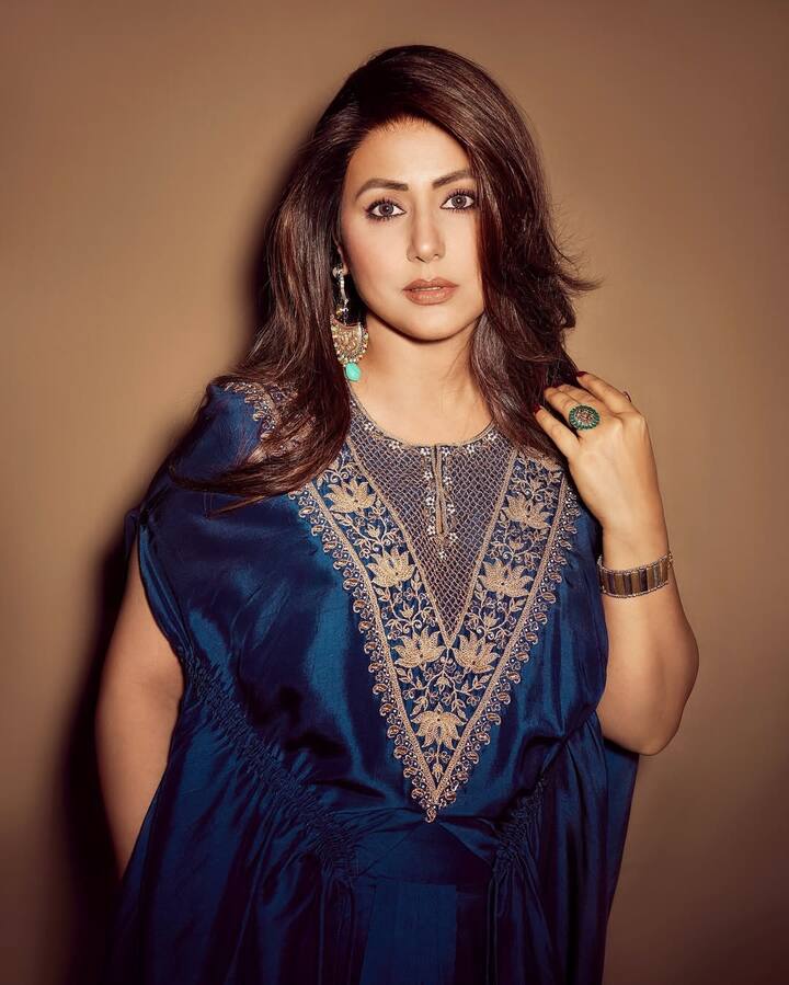 टीवी की सबसे अमीर एक्ट्रेसेस की लिस्ट में हिना खान भी शामिल हैं. हिना की नेटवर्थ 52 करोड़ है.