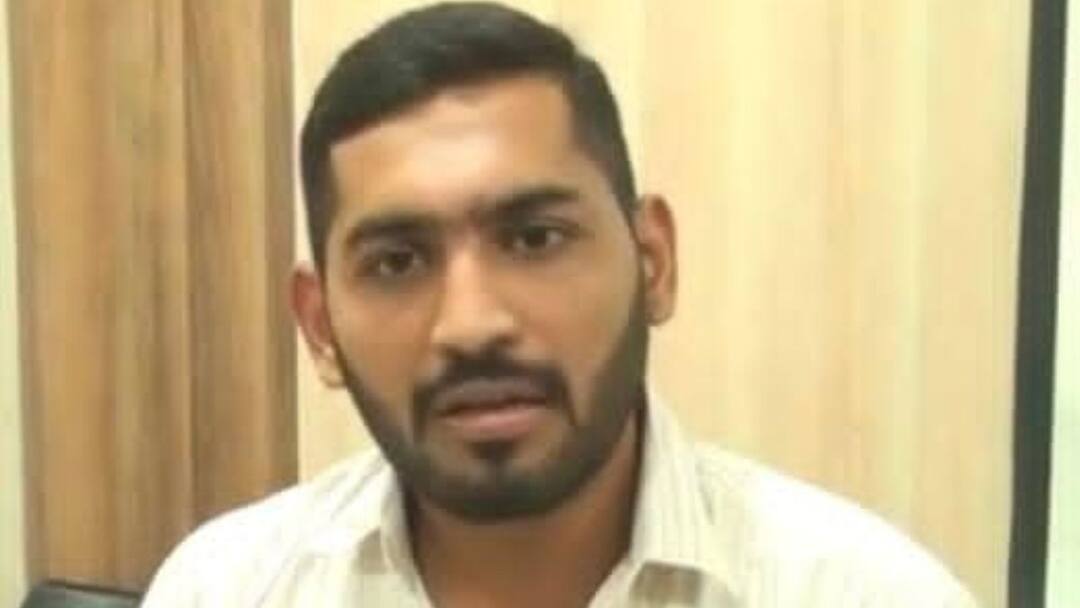 Kolhapur News : आता कोल्हापुरातही बंदुकीचा धाक दाखवून तरुणीवर बलात्कार, शरीर संबंधाचे व्हिडिओ व्हायरल करण्याची धमकी In Kolhapur too a young woman was raped at gunpoint and a video of the sexual intercourse was threatened to go viral Kolhapur News : आता कोल्हापुरातही बंदुकीचा धाक दाखवून तरुणीवर बलात्कार, शरीर संबंधाचे व्हिडिओ व्हायरल करण्याची धमकी