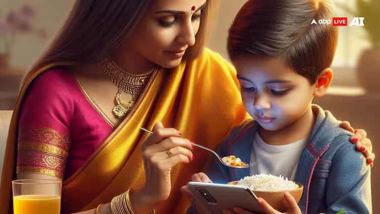 child-health-tips-disadvantages-of-watching-mobile-tv-while-eating-for-kids Health Tips: શું તમારા બાળકો પણ ટીવી કે ફોન જોતા જોતા ખાય છે? જાણો તે કેટલું ખતરનાક છે