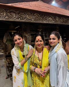 मांग में सिंदूर...बालों में गजरा, देसी लुक में दुर्गा परमेश्वरी मंदिर पहुंचीं शिल्पा शेट्टी, फैमिली संग लिया आशीर्वाद