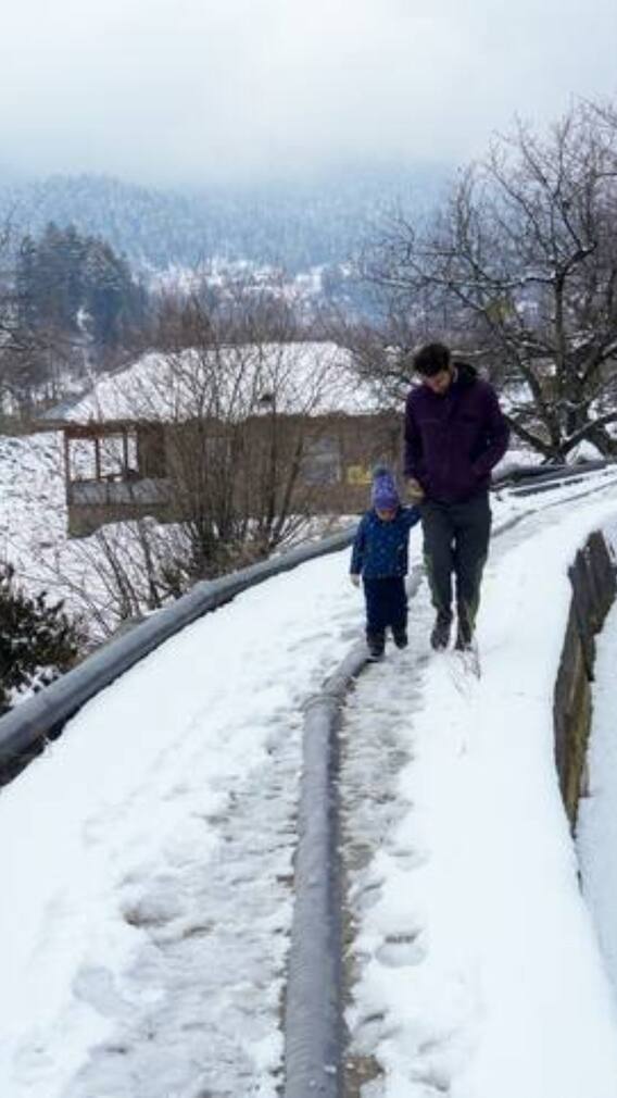 जम्मू कश्मीर में ताजा बर्फबारी, घाटी में ठंड का माहौल बढ़ा