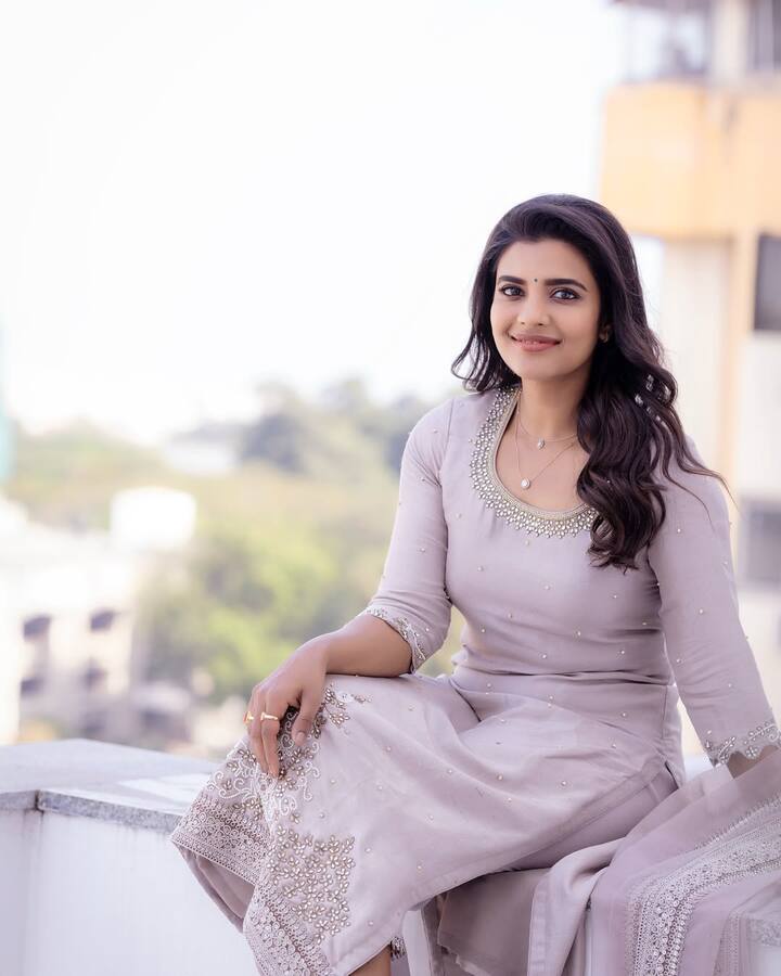 కౌసల్య కృష్ణమూర్తి సినిమాతో క్రేజ్ సొంతం చేసుకున్న ఐశ్వర్యా రాజేష్..ఆ తర్వాత పలు మూవీస్ లో నటించింది