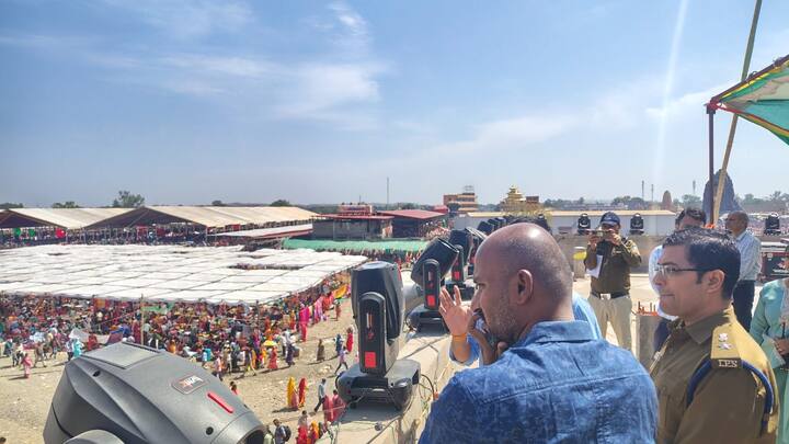 पुलिस ने कुबरेश्वर धाम आश्रम आने और जाने को लेकर कई स्थानों से किराया निर्धारित कर रखा है. श्रद्धालुओं द्वारा शिकायत किए जाने पर दो कार्रवाई भी हो चुकी है.