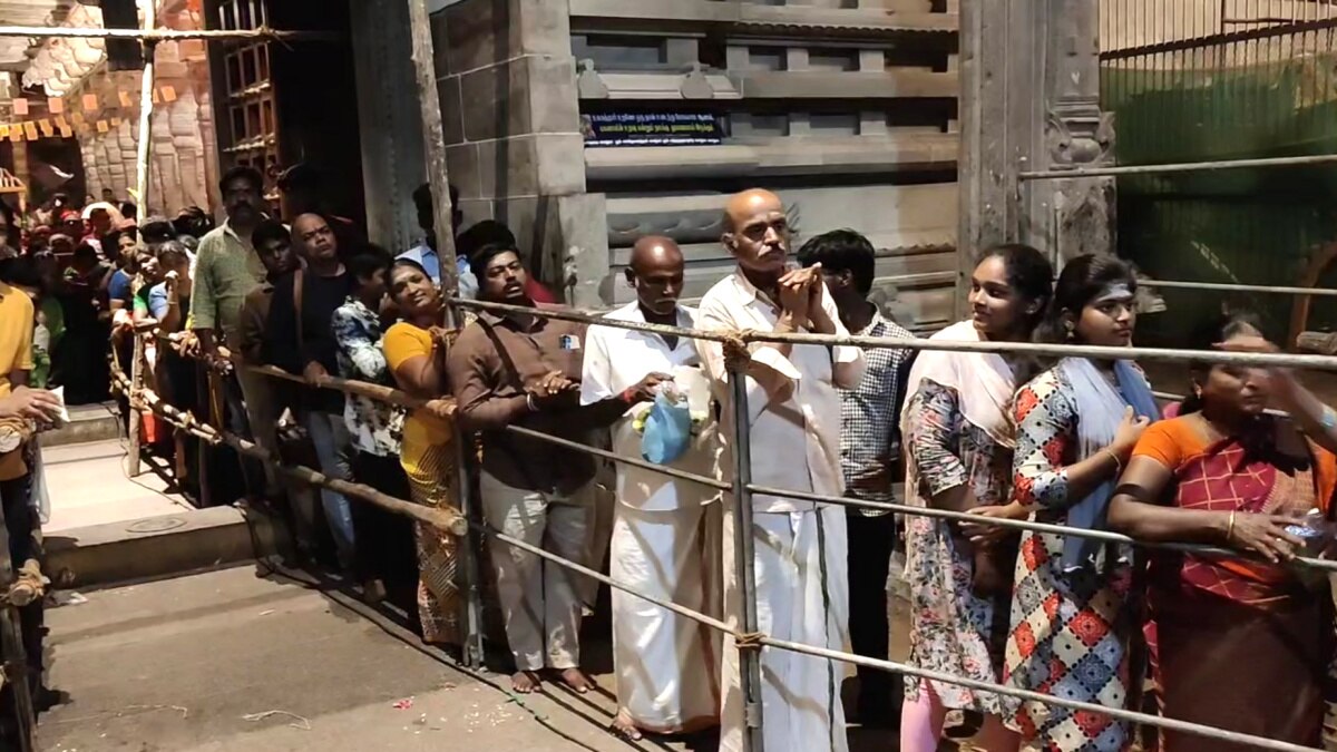 Shivaratri 2025: மயிலாடுதுறையில் பனிக்கட்டி சிவலிங்கம், பழமை வாய்ந்த கோயில்களில் விடிய விடிய மகாசிவராத்திரி விழா..!