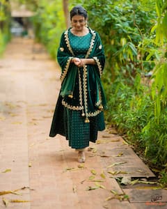 Jui Gadkari:  ठरलं तर मग मालिकेतील अभिनेत्री जुई गडकरीचा मनमोहक अंदाज; पाहा फोटो!