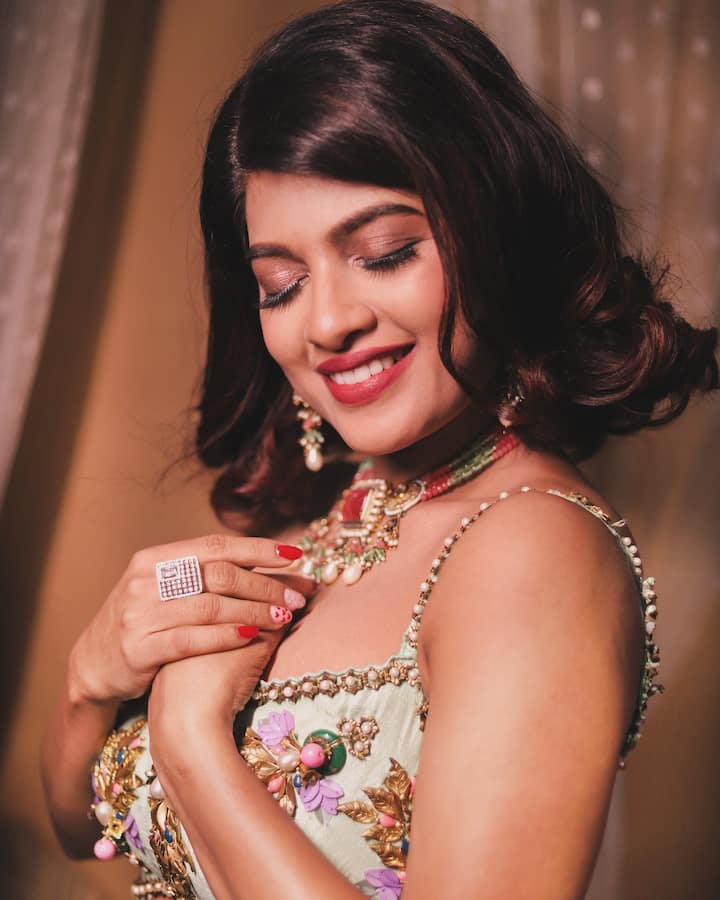 धनश्री तिच्या करिअरबरोबरच वैयक्तिक आयुष्यातही भरारी घेताना दिसत आहे.