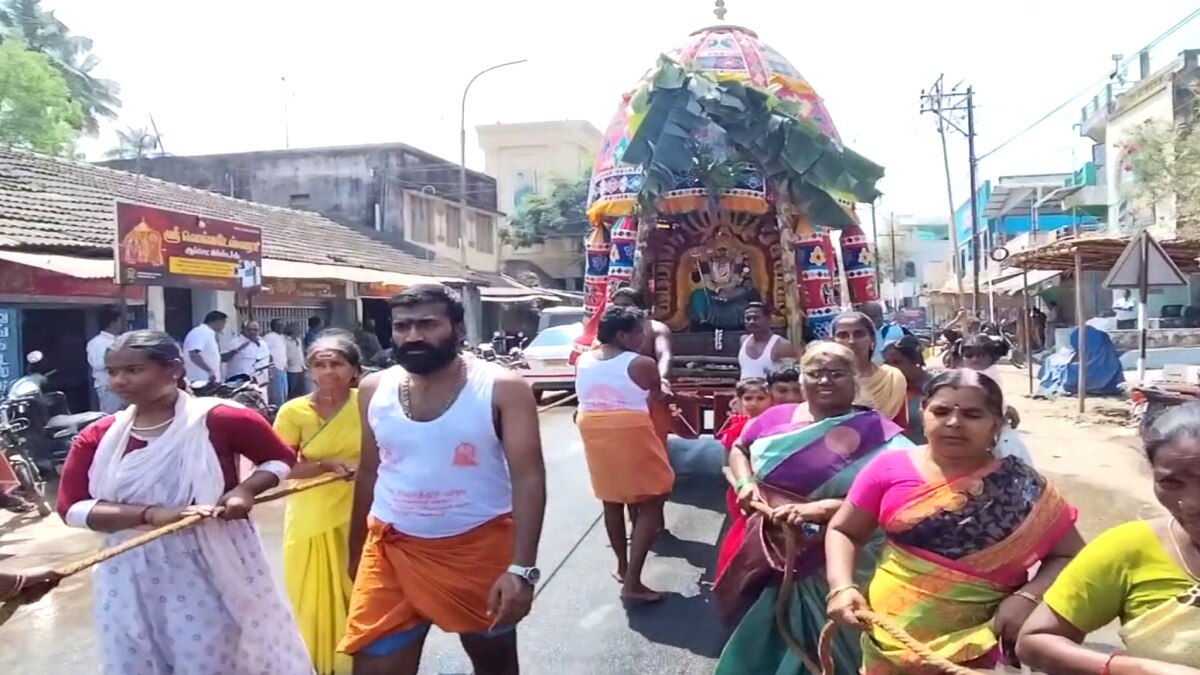 Shivaratri 2025: மயிலாடுதுறையில் பனிக்கட்டி சிவலிங்கம், பழமை வாய்ந்த கோயில்களில் விடிய விடிய மகாசிவராத்திரி விழா..!