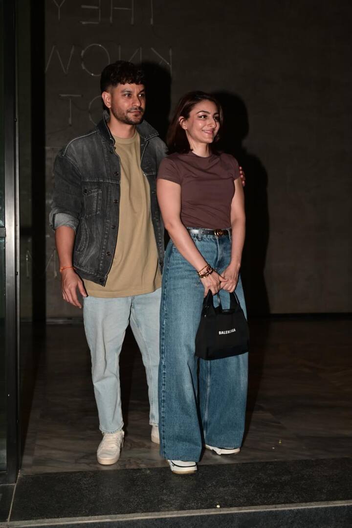 Kunal Khemu and Soha Ali Khan were also seen in casual wear at the screening, making a stunning pair.