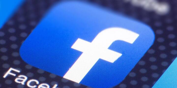 सोशल मीडिया प्लॅटफॉर्म फेसबुकचं वेब व्हर्जन डाऊन झालं होतं.