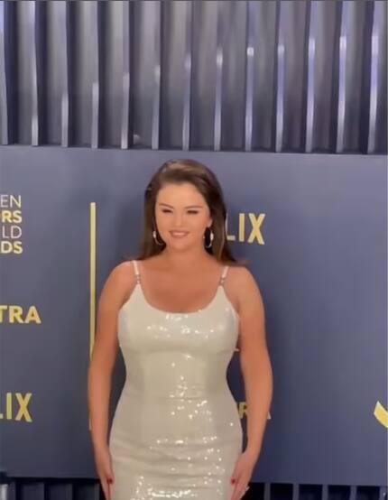 सेलिना गोमेज SAG 2024 का जब हिस्सा बनीं थीं तब उनका लुक बिल्कुल अलग था. उस समय उनका वजन काफी बढ़ा हुआ था.