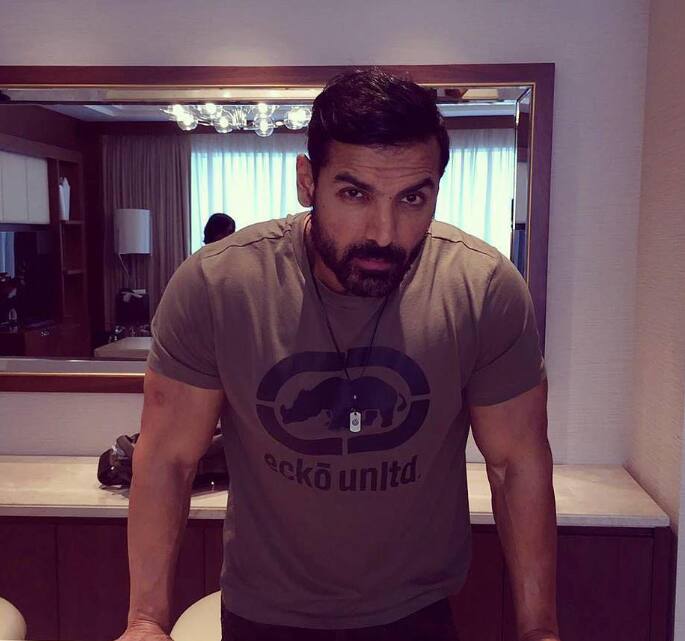 जॉन ने रणवीर अल्लाहबादिया को दिए एक इंटरव्यू के दौरान खुलासा किया था कि कैसे इस फिल्म के बाद उन्हें बॉलीवुड द्वारा 'खत्म' घोषित कर दिया गया था, जॉन ने कहा था, 