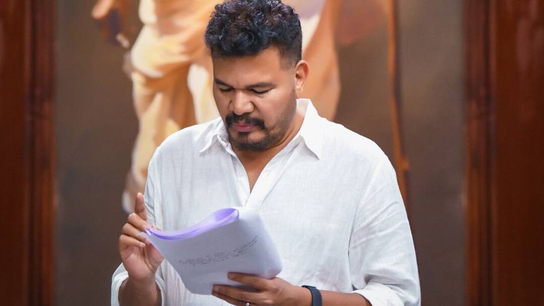 Director Shankar is looking to collaborate with star hero Ajith Kumar after Game Changer flop Ajith Kumar - Shankar Shanmugam: 'గేమ్ ఛేంజర్' ఫ్లాప్ తరువాత మరో స్టార్ హీరోపై కన్ను... ఆ సీనియర్ హీరో కోసం శంకర్ వెయిటింగా?