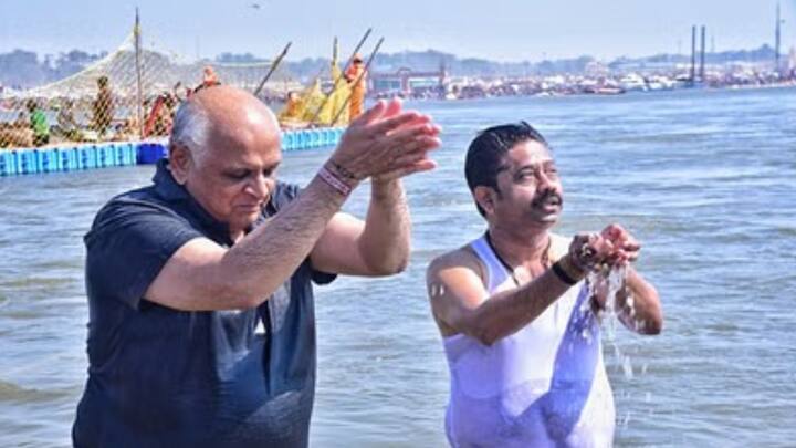 गुजरात के मुख्यमंत्री भूपेंद्र पटेल ने भी महाकुंभ में डुबकी लगाई, इस दौरान उनके साथ योगी सरकार में मंत्री नंद गोपाल गुप्ता नंदी भी मौजूद रहे.