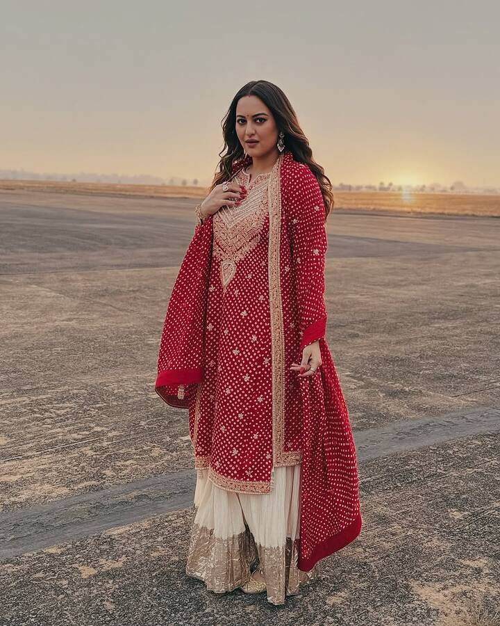 सोनाक्षी ने आगे कहा- मैं सोच रही थी, भगवान ने मेरे साथ ऐसा क्यों किया? उसने मुझे ऐसा क्यों बनाया? मैं बस खुद से सवाल कर रही थी. मैं रो पड़ी और अगले दिन मैं ठीक हो गई.