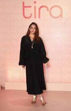 ब्लैक ड्रेस और गोल्डन जूलरी में कियारा आडवाणी का क्लासी लुक, 'बॉलीवुड वाइव्स' का भी इवेंट में रहा जलवा, देखें फोटोज