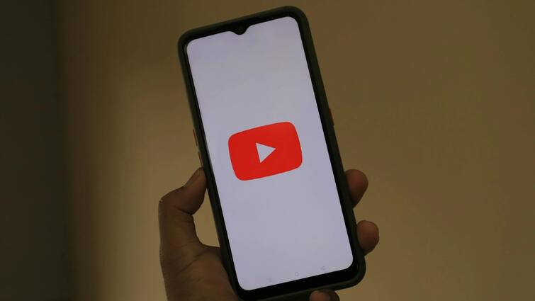 YouTube to change ads placement policy on videos this thing will change from may YouTube पर होगा बड़ा बदलाव, सीन या डायलॉग के बीच नहीं आएंगे Ads, दर्शकों के साथ-साथ क्रिएटर्स को भी होगा फायदा