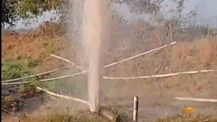 दिवसातून दोन ते तीनदा मोठ्या प्रेशरने पाणी बाहेर निघत असल्याने शेतकर्‍याचे मोठे नुकसान झाले आहे.