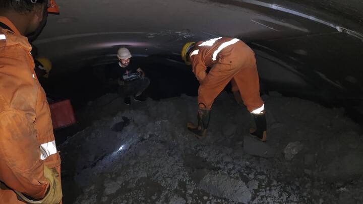 టన్నెల్ బోరింగ్ మిషన్ (TBM) రెండు ముక్కలైంది. 13.6 కిలోమీటర్ల వద్ద ఒక ముక్క పడగా, 13.9 కిలోమీటర్ల తర్వాత మరో ముక్క పడ్డట్టు రెస్క్యూ టీమ్ గుర్తించారు.