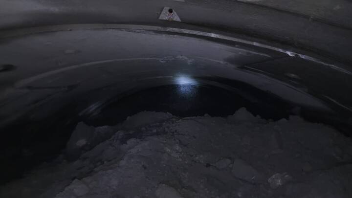 రెస్క్యూ ఆపరేషన్ లో భాగంగా టన్నెల్ బోరింగ్ మెషిన్ ముందు భాగంలో అయిదు చోట్లు కొన్ని ఆనవాళ్లు లభించినట్లు తెలుస్తుంది. పూర్తి స్థాయిలో నిర్ధారణ అయితేనే దీనిపై క్లారిటీ ఇస్తామని అధికారులు చెబుతున్నారు. అప్పటివరకూ వదంతులు నమ్మవద్దని నాగర్ కర్నూలు జిల్లా కలెక్టర్ మీడియాతో అన్నారు.