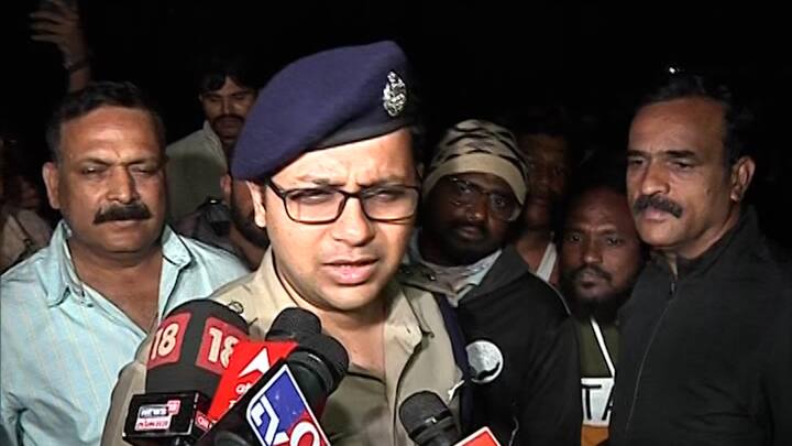 पोलीसांना त्याचा बदलेला शर्ट सापडला , त्याचा वास डॅाग स्कॅाडला दिला.