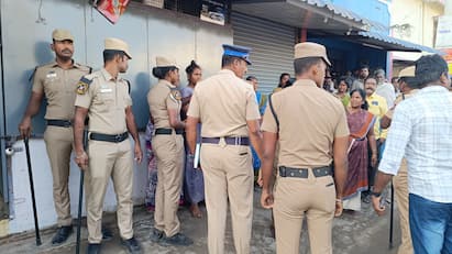 Crime Tirupattur husband kills wife using sharp knife escapes after murder tnn Crime : நடத்தையில் சந்தேகம்.. கணவன் செய்த கொடூர கொலை! போலீசார் விசாரணை