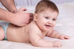 નવજાત બાળકના માથાના નરમ હિસ્સા પર તેલ લગાવવું જોઇએ કે નહીં? જાણો જવાબ