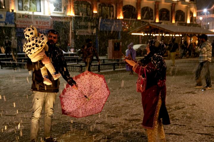 2023-24 की सर्दियां कश्मीर के हाल के इतिहास में सबसे शुष्क रही हैं, जिससे कई क्षेत्रों में चिंताएं बढ़ गई हैं. किसान, विशेष रूप से सेब उत्पादक, अपर्याप्त बर्फबारी को लेकर चिंतित हैं. शुष्क सर्दियों ने जल निकायों को भी प्रभावित किया है, कई नदियों और नालों में सामान्य से कम प्रवाह देखा गया है.