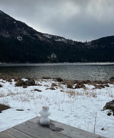 The resort she stayed at is the Mayrlife Altaussee, an award-winning medical health resort located by Lake Altaussee.