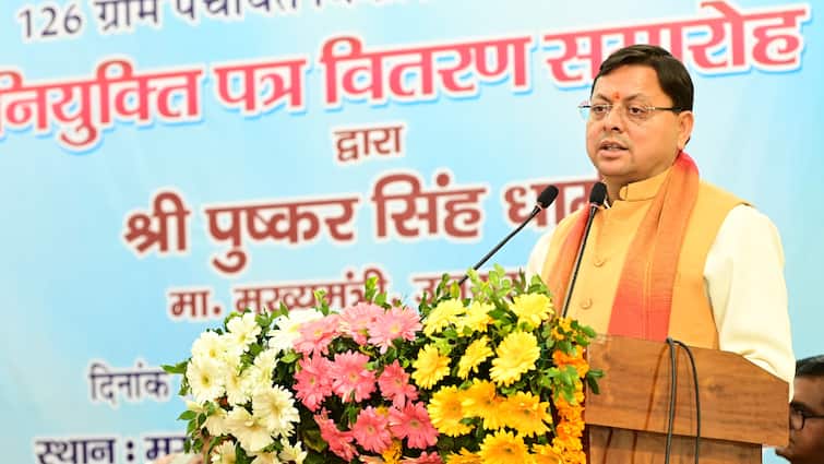 Commission submitted report CM Dhami regarding OBC reservation in Uttarakhand ANN उत्तराखंड: OBC आरक्षण पर आयोग ने सीएम धामी को सौंपी रिपोर्ट, 7499 ग्राम पंचायतों में ओबीसी आरक्षण तय!