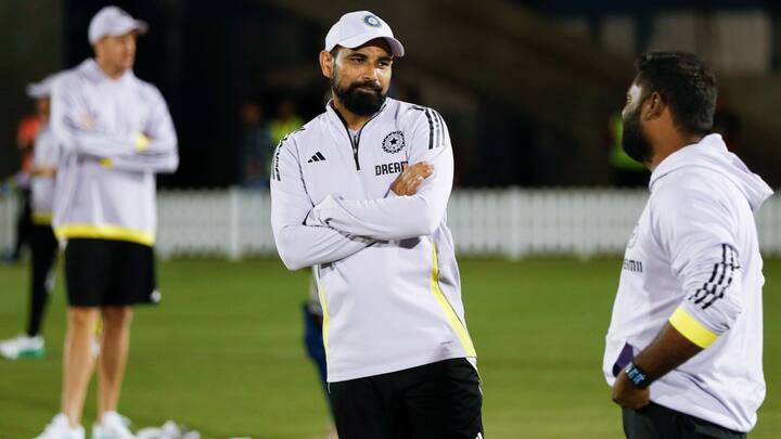 প্রথমে বাংলাদেশ। তারপর চিরপ্রতিদ্বন্দ্বী পাকিস্তান। চ্যাম্পিয়ন্স ট্রফিতে পরপর দুই ম্যাচ জিতে সেমিফাইনালে পৌঁছে গিয়েছে টিম ইন্ডিয়া।