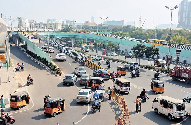Tidel Park U Shaped Bridge  opened but traffic hasn't reduced due chennai metro Tidel Park U Shaped Bridge : வரமா?சாபமா? டைடல் பார்க் மேம்பாலத்தை திறந்தும் குறையாத வாகன நெரிசல்..  காரணம் என்ன?
