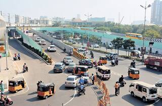 Tidel Park U Shaped Bridge  opened but traffic hasnt reduced due chennai metro Tidel Park U Shaped Bridge : வரமா?சாபமா? டைடல் பார்க் மேம்பாலத்தை திறந்தும் குறையாத வாகன நெரிசல்..  காரணம் என்ன?