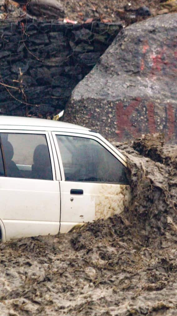 हिमाचल में भारी बारिश का तांडव, देखें तबाही का मंजर