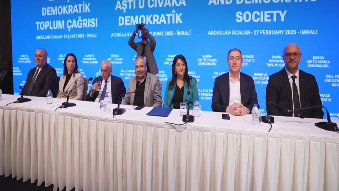 तुर्किए का दुश्मन डालेगा हथियार! एर्दोगन को मिली बहुत बड़ी सफलता, खत्म होगी 40 साल की जंग Turkey Kurdistan Workers Party leader Abdullah Ocalan called to lay down their arms and disband organization. तुर्किए का दुश्मन डालेगा हथियार! एर्दोगन को मिली बहुत बड़ी सफलता, खत्म होगी 40 साल की जंग