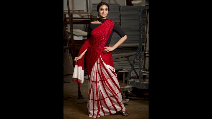2. Keerthy Suresh: Keerthy Suresh looked absolutely brilliant in a silk Bandhani saree that had hand dyed Itahime pleats. The actress gave a modern twist to the saree by pairing it with a tight fitted black top. The pallu had intricate designs and tassel detailing that gave a distinctive touch. To elevate her look, she accessorised with beautiful oxidised earrings. (Image Source: Twitter/@KeerthyOfficial)