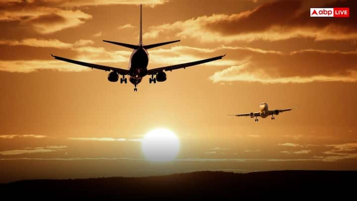 अहम बात यह है कि भारत में मौजूद अमेरिकन दूतावास और वाणिज्य दूतावास हर सप्ताह इमरजेंसी वीजा के आवेदन की संख्या तय करते हैं. जब तक दूतावास आपके केस को रिव्यू नहीं करेगा, तब तक आपकी एप्लिकेशन पेंडिंग रहेगी.