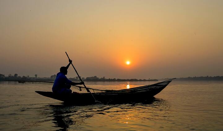 আগামী কয়েকদিন কলকাতা-সহ দক্ষিণবঙ্গের তাপমাত্রা বাড়বে বলেই জানিয়েছে হাওয়া অফিস। আপাতত বৃষ্টির কোনও সম্ভাবনা নেই।