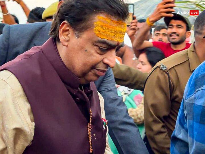 महाकुंभ में कई बड़ी हस्तियों ने भी भाग लिया देश ही नहीं बल्कि विदेश से भी लोग पहुंचे. संतों-सितारों के साथ राजनेताओं और उद्योंगपतियों ने भी आस्था की डुबकी लगाई.