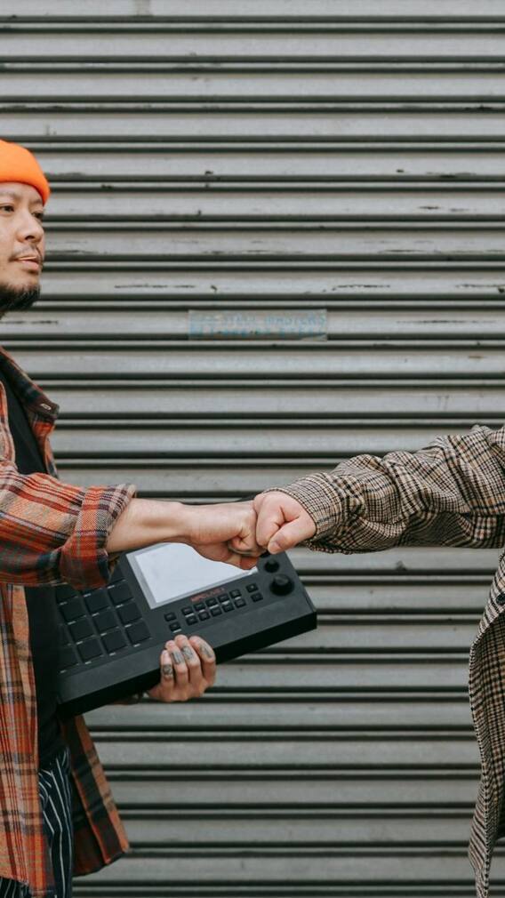 किस देश में सबसे पहले मनाया गया था वर्ल्ड कॉम्प्लिमेंट डे?